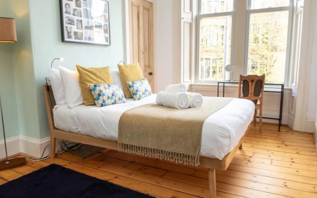 Charming 2-bedroom apt in the Heart of West End