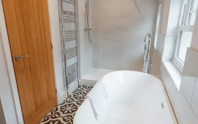 Willow Lodge With Hot Tub