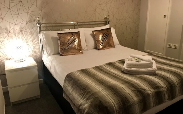 Marina Court Hotel