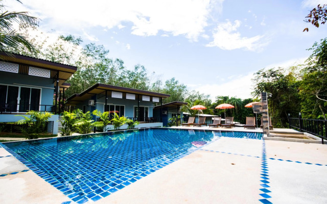 Chomphu Resort Khaolak