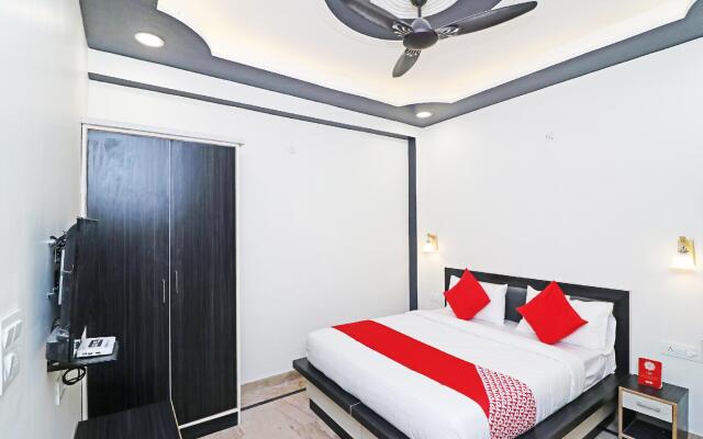 OYO 29423 03 Townhouse Inn