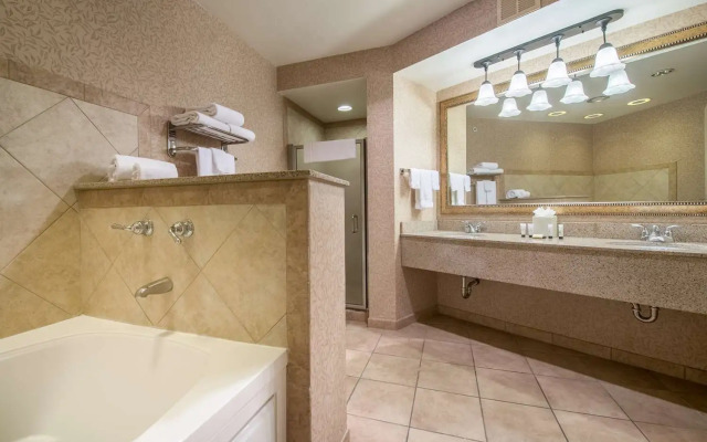 Red Lion Hotel Pasco Airport & Conference Center