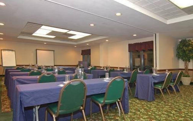 Quality Inn & Suites Biltmore South