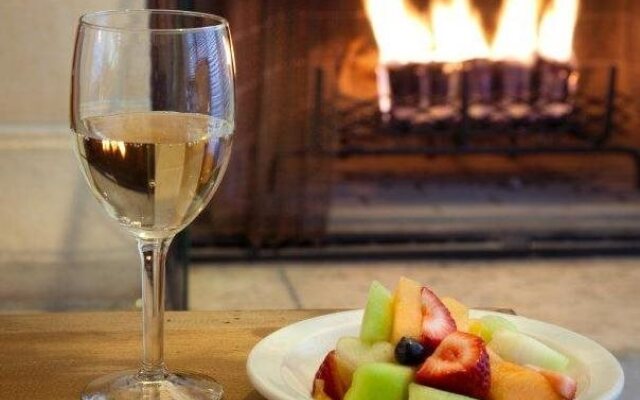 Cornerstones, 16th Century Luxury Self Catering House overlooking the River Dee