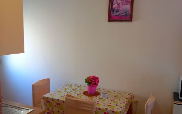 Pretty Apartment With Terrace on Island Rab