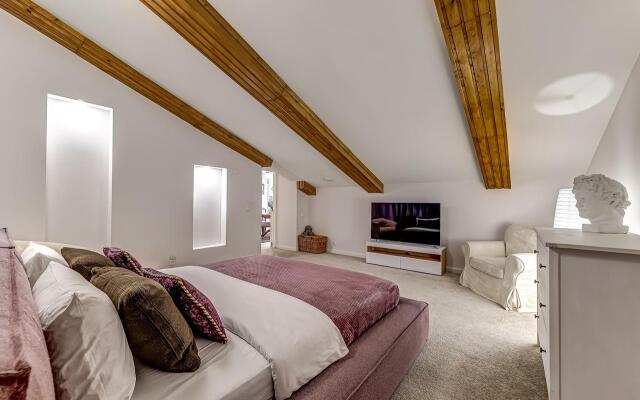 Апартаменты на Малой Конюшенной