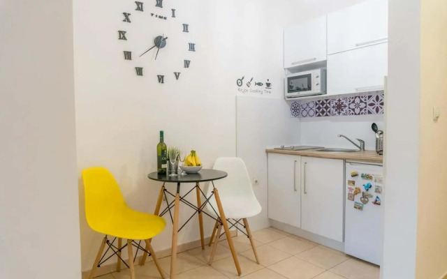 Stylish & Cozy Studio by Danailov Apartments