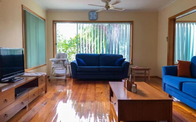 Rosebud Beachhouse Across from Beach