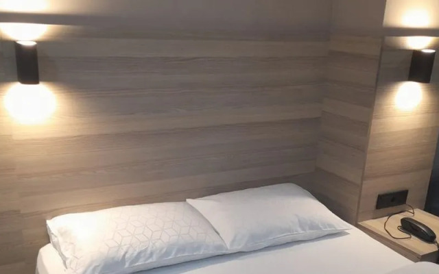 Moon Suit Otel