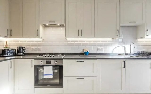 Modern, Cosy and Bright 1 Bedroom Apartment in Ealing