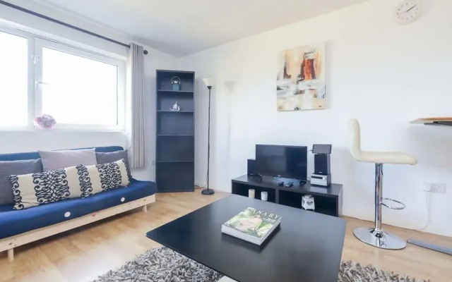 Roffey Apartment