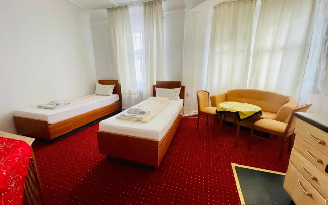 Hotel Pension De Lux