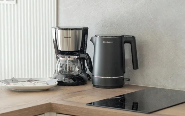 Apartment With Parking by Renters