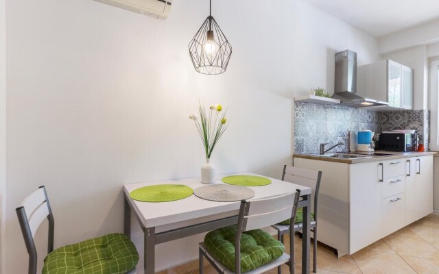 Awesome Home in Labin with Hot Tub, WiFi & 5 Bedrooms