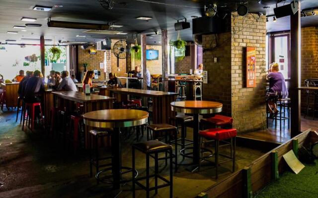 Base Brisbane Uptown Backpackers