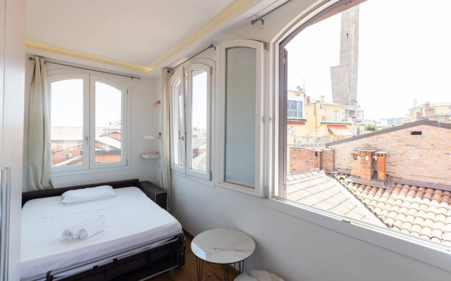 Asinelli in Bologna With 1 Bedrooms and 1 Bathrooms