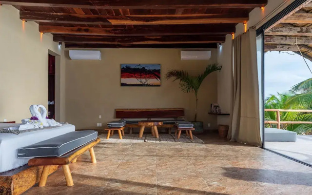 Casa Aakbal