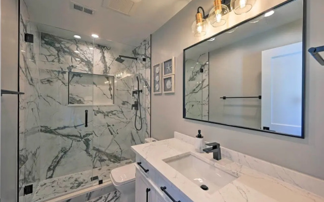 Walk to Beach: Getaway w/ Pool in Naples!