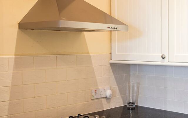 1 Bedroom Apartment Overlooking Park