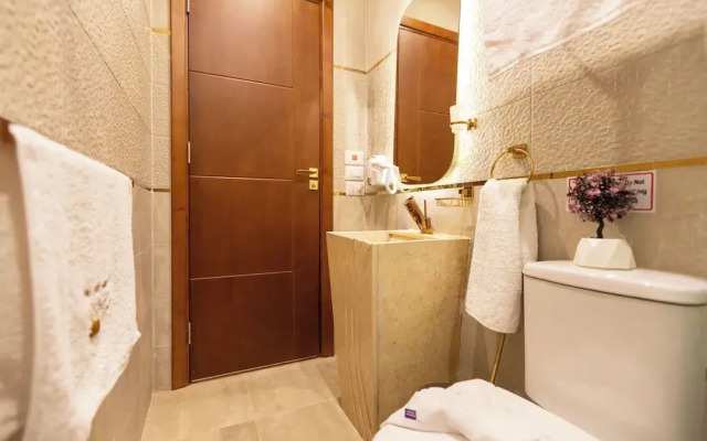 Golden Palm Sunrise Inn