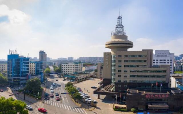 Tongxiang Guangming Hotel