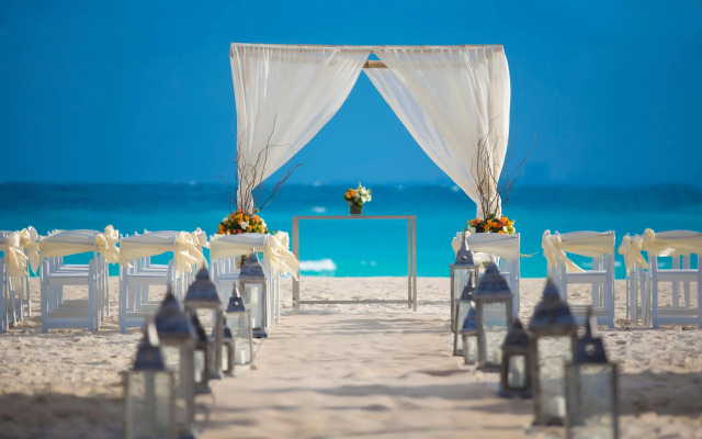 Krystal Grand Cancun