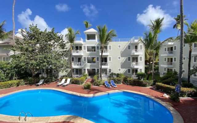 Tropicana Suites Deluxe Beach Club & Pool