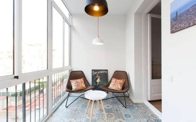 Perfectly located 4-bed 4-bath apartment in Barcelona 2-1