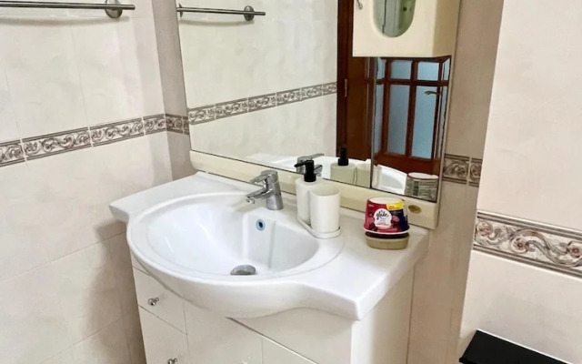 Light Spacious Almada Apartment