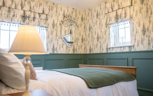 6 Bedroom New Build Detached House in Bicester