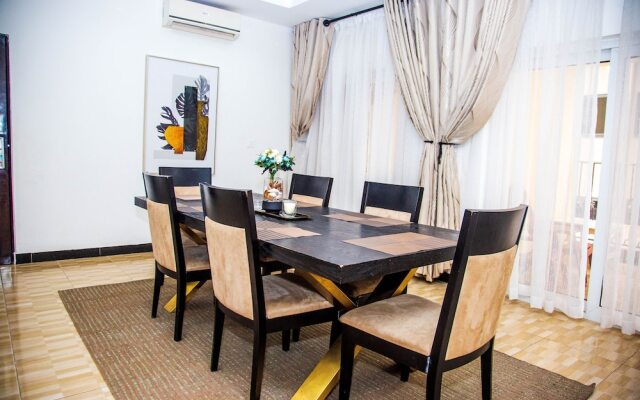 Earls Court Spintex Apartment