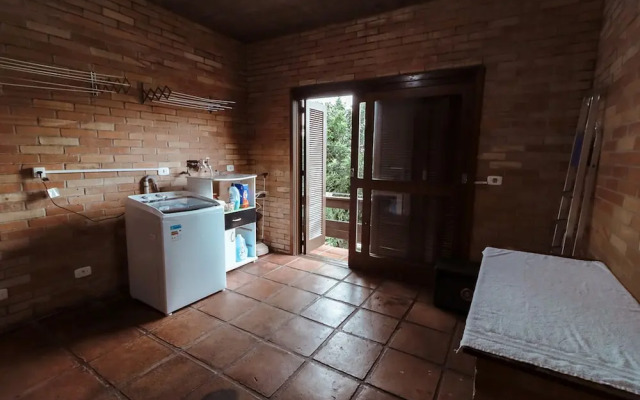 Tima Casa Ampla em Localiza o Privilegiada