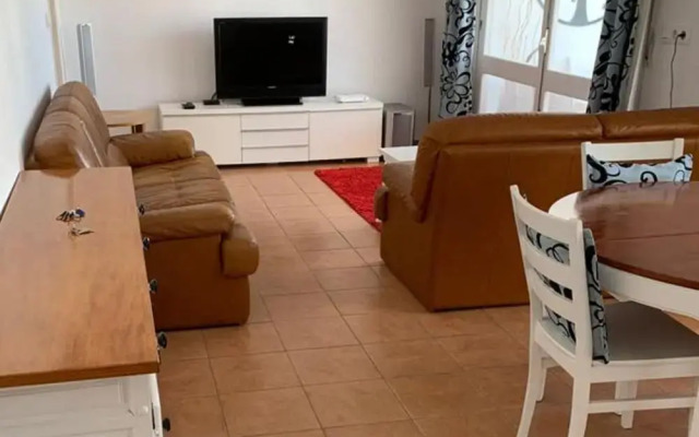 Seaview Balcony - 3 Bedroom Apartment Sleeps 6