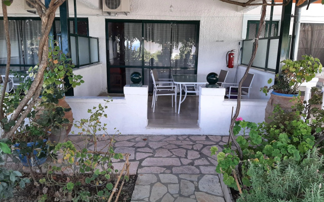 Cosy apartment in Mpenitses with terrace