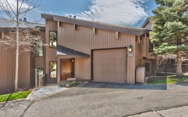 Pinnacle by Lespri Management