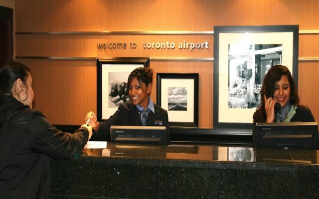 Hampton Inn & Suites By Hilton Toronto Airport