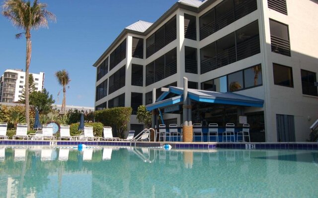 Mariner's Boathouse & Beach Resort