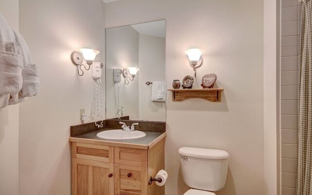 8452 Dakota Lodge 2 Bedroom Condo by RedAwning