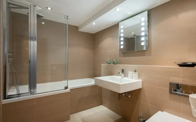 Platinum Apartment in Camden 9946