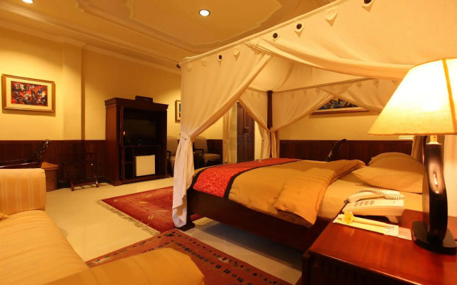 Super OYO Townhouse Oak Maxi Hotel Legian