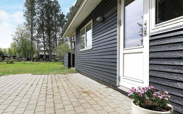 Garden View Holiday Home in Storvorde near Sea