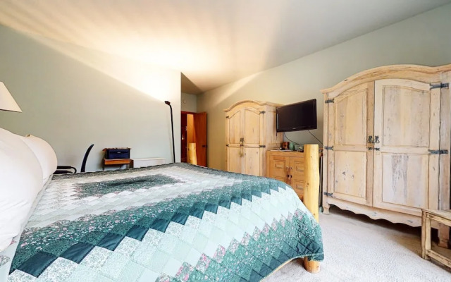 Snowcreek Iv #545 3 Bedroom Condo