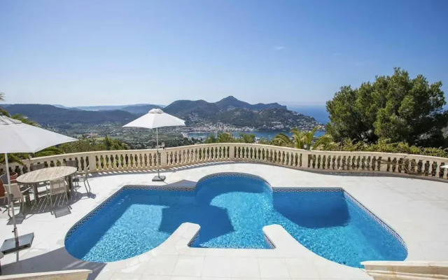 Lavish Villa With Saltwater Pool