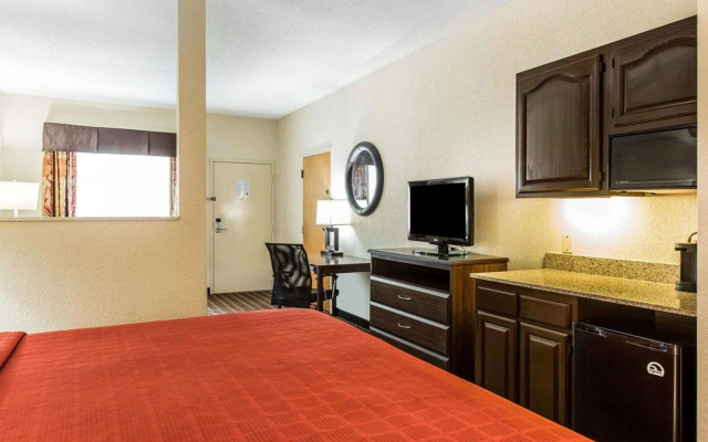 Quality Suites Hickory South