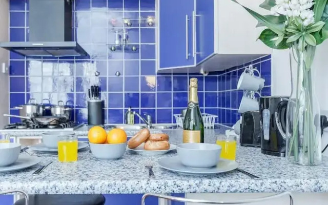 Bright stylish Nott Hill apart sleeps 6