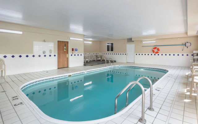 Comfort Inn Muscatine near Hwy 61