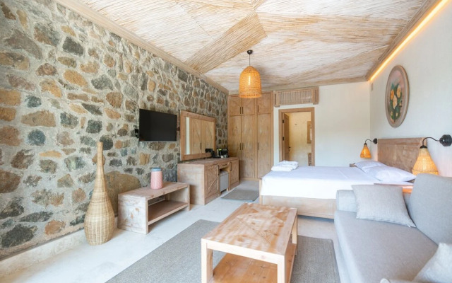 Izz Getaway – Adults Only