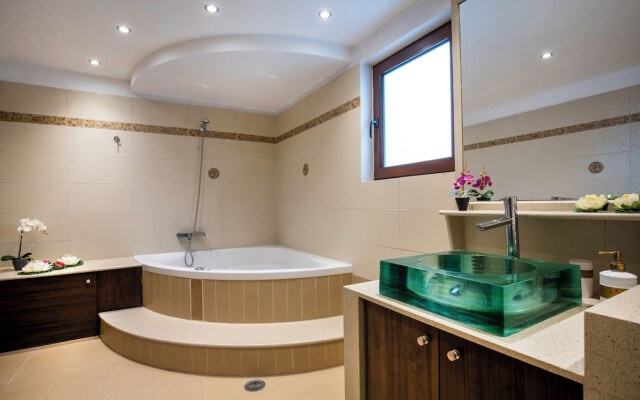 Maia Luxury Pool Villa