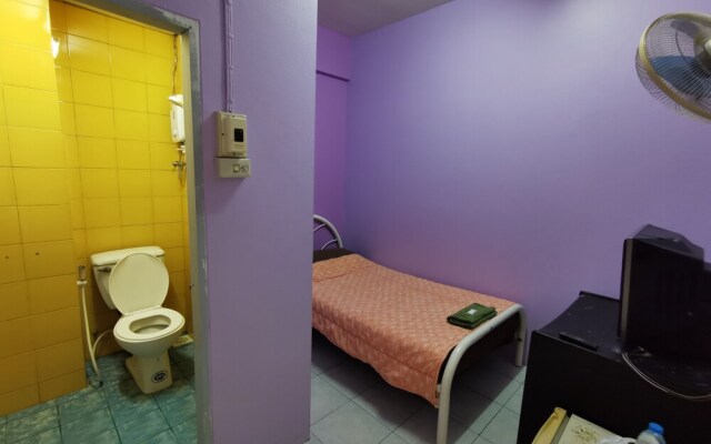 OYO Flight Hut Hotel