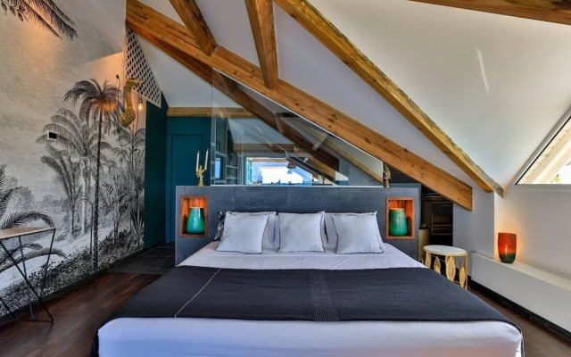 Remarkable 2-bed Apartment in Grand Case
